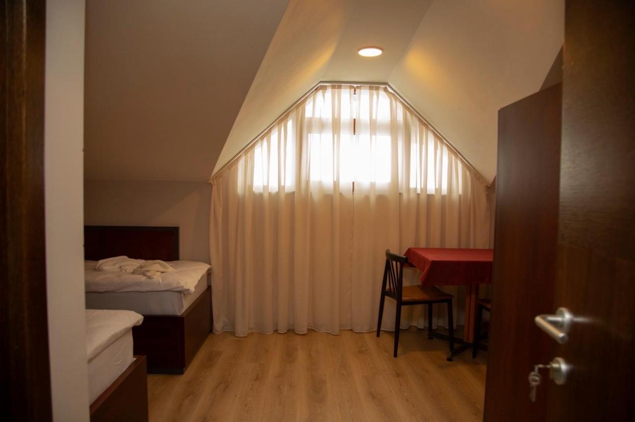 Hotel Oferta Prizren Buitenkant foto
