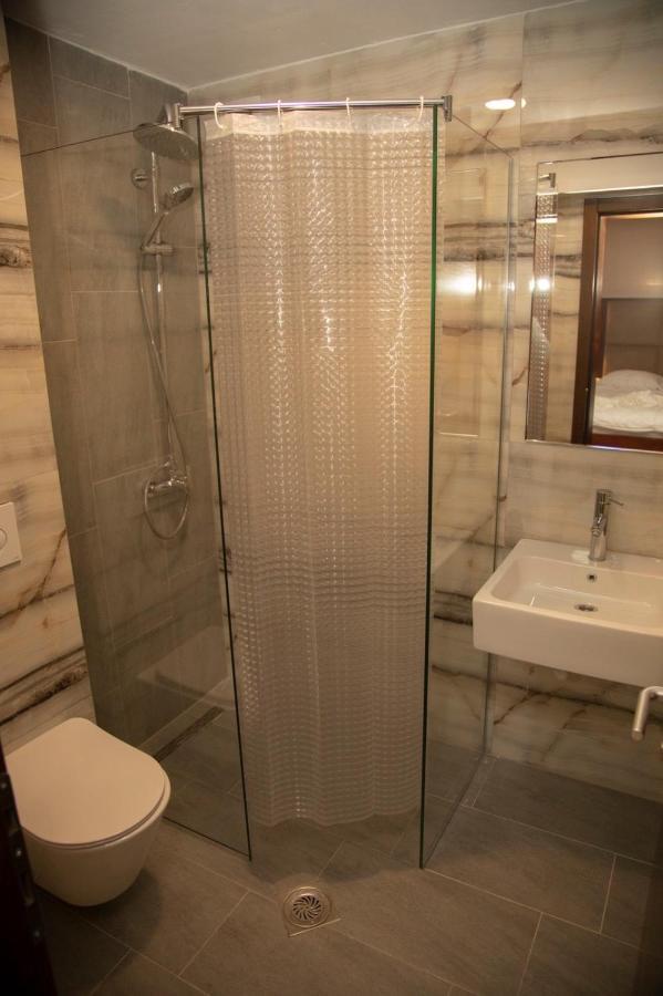 Hotel Oferta Prizren Buitenkant foto