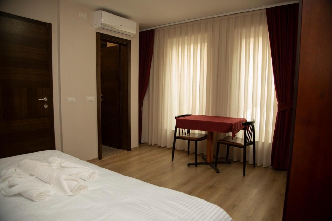 Hotel Oferta Prizren Buitenkant foto