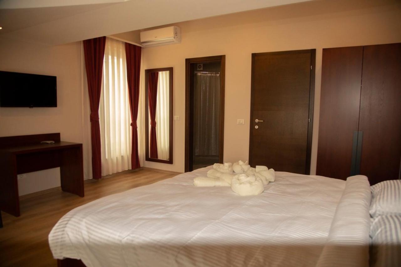 Hotel Oferta Prizren Buitenkant foto